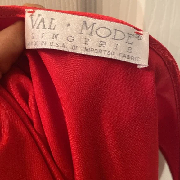 Vintage Vibrant Red Satin Camisole with Floral Detail - Picture 8 of 9